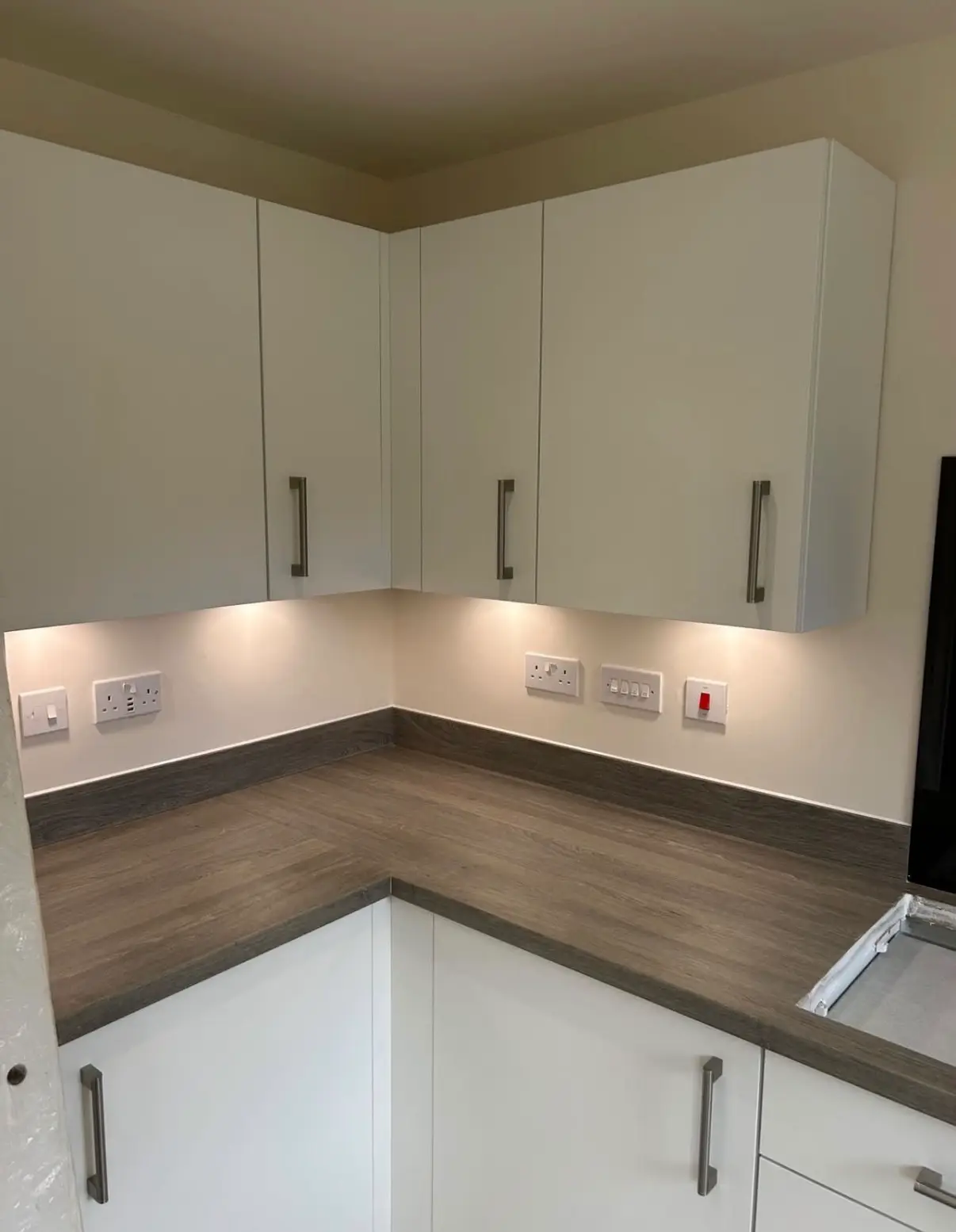 Interior worktop and wall junction ready for sealant finishing